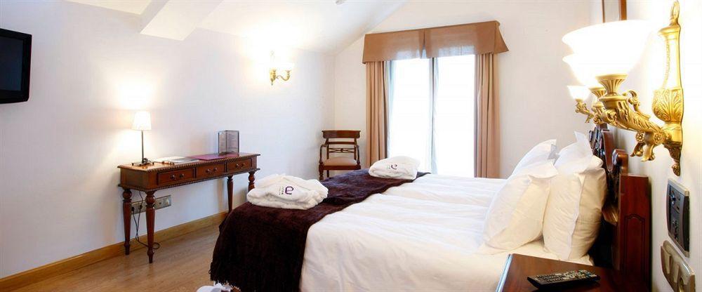 Ayre Hotel Alfonso II โอเบียโด ภายนอก รูปภาพ