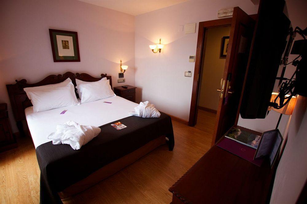 Ayre Hotel Alfonso II โอเบียโด ภายนอก รูปภาพ