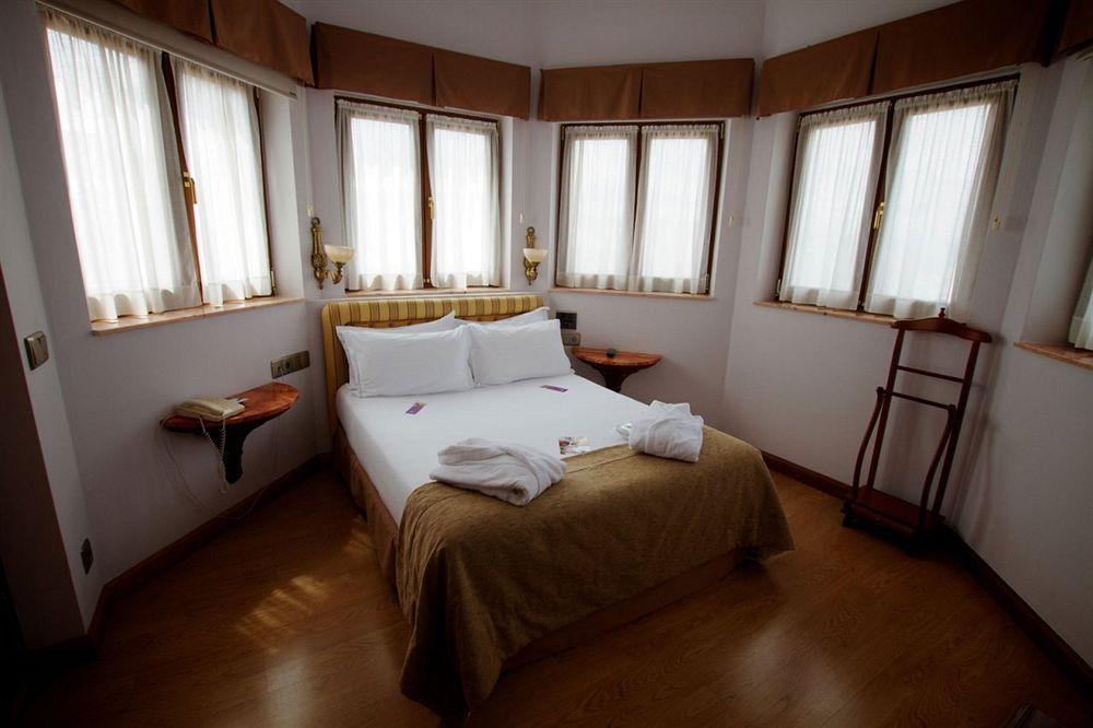 Ayre Hotel Alfonso II โอเบียโด ภายนอก รูปภาพ