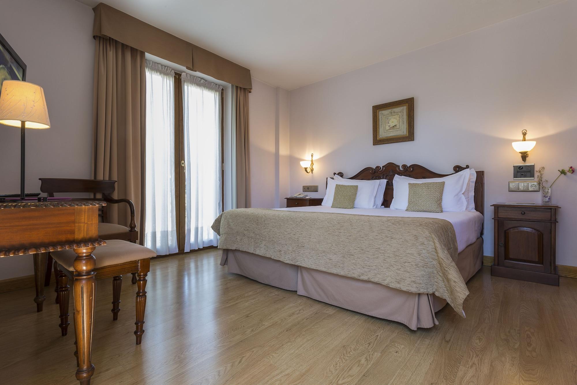 Ayre Hotel Alfonso II โอเบียโด ภายนอก รูปภาพ