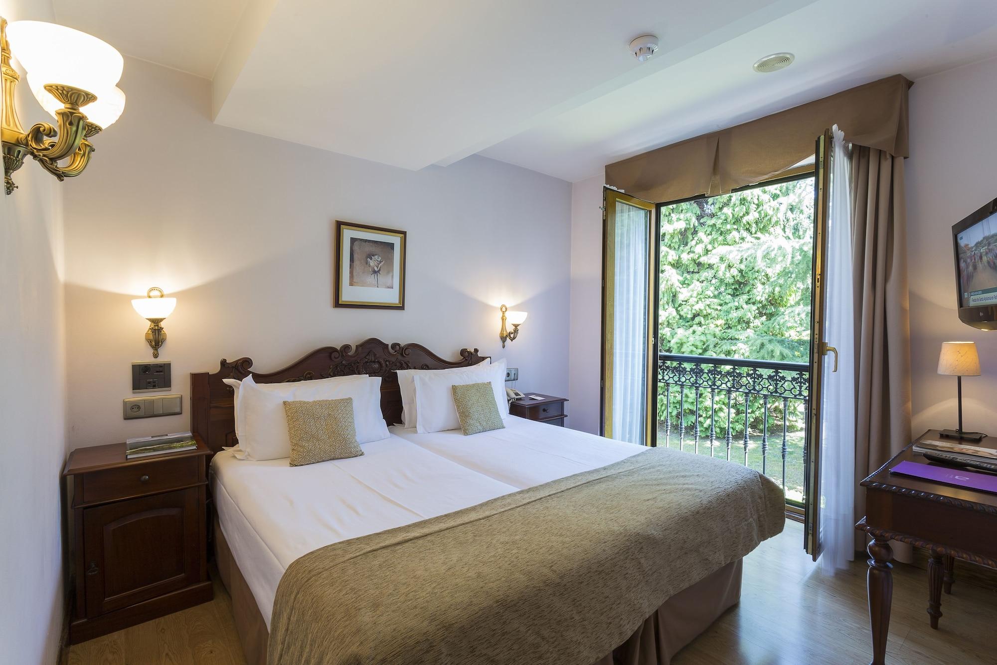 Ayre Hotel Alfonso II โอเบียโด ภายนอก รูปภาพ