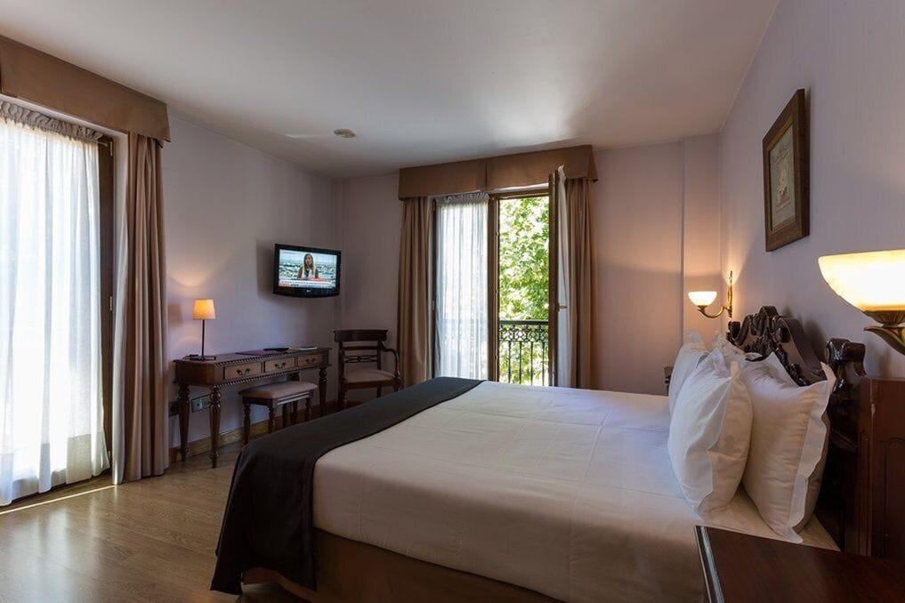 Ayre Hotel Alfonso II โอเบียโด ภายนอก รูปภาพ