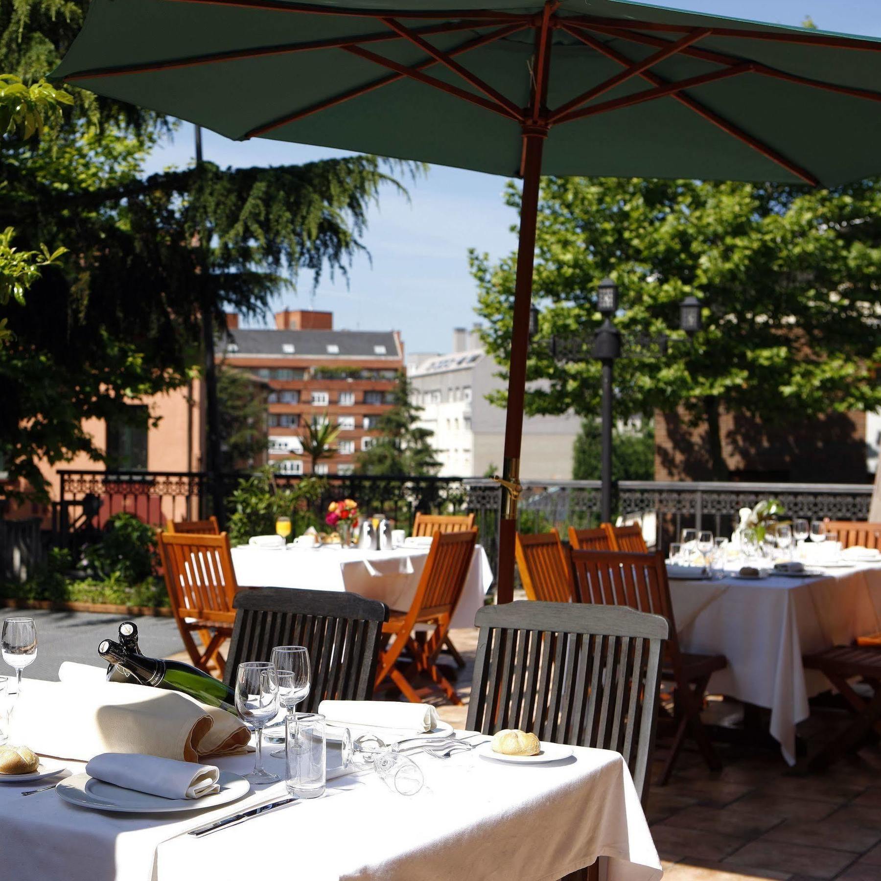 Ayre Hotel Alfonso II โอเบียโด ภายนอก รูปภาพ