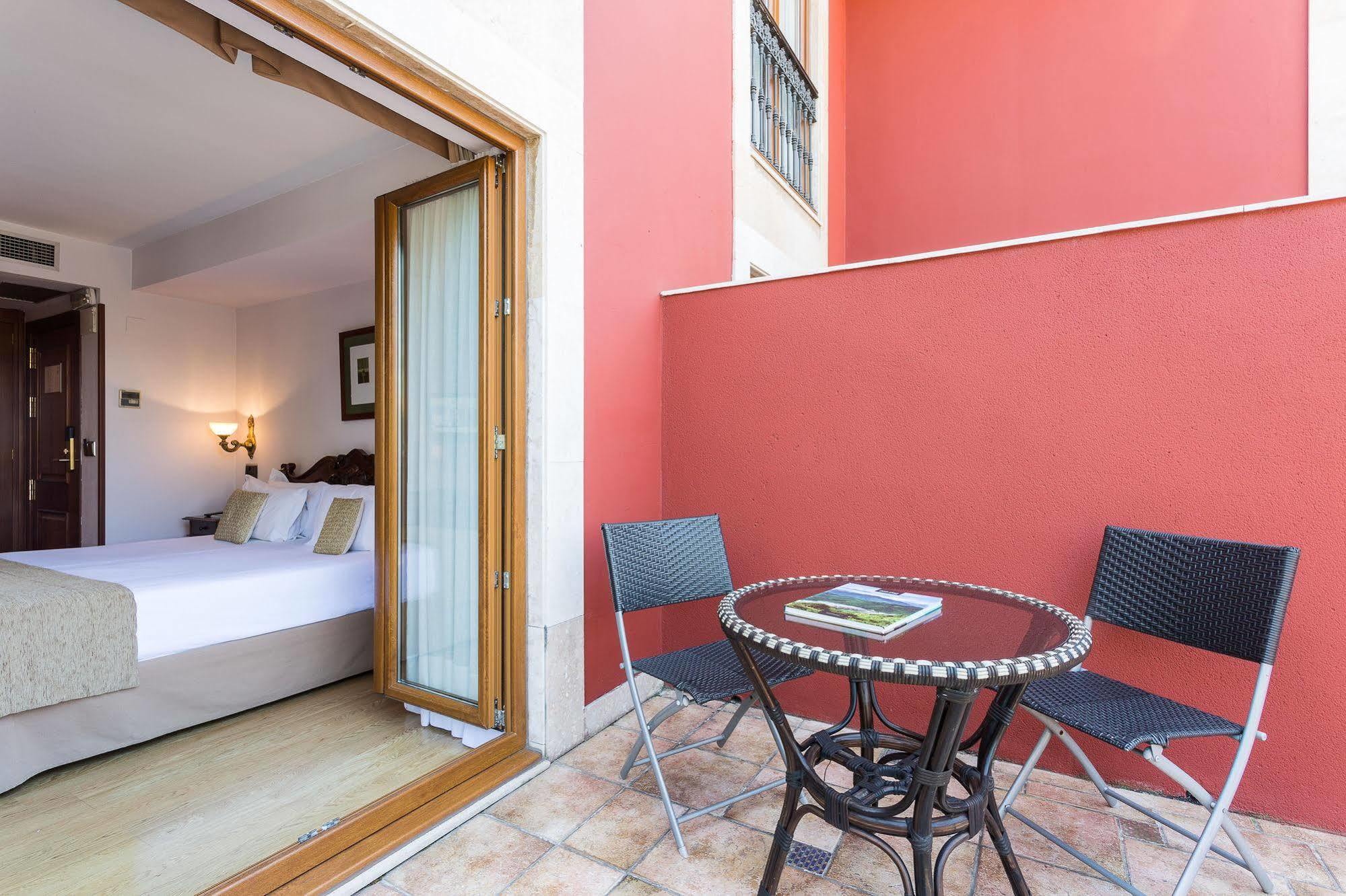 Ayre Hotel Alfonso II โอเบียโด ภายนอก รูปภาพ