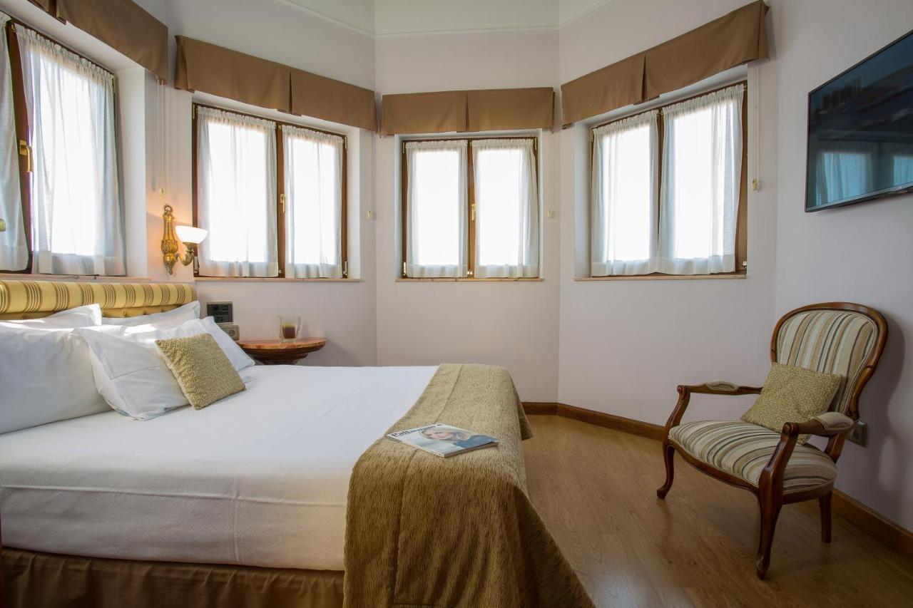Ayre Hotel Alfonso II โอเบียโด ภายนอก รูปภาพ