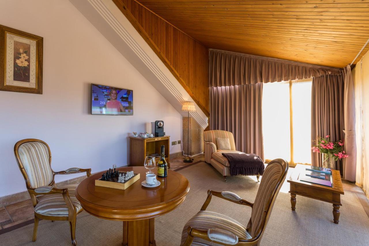 Ayre Hotel Alfonso II โอเบียโด ภายนอก รูปภาพ